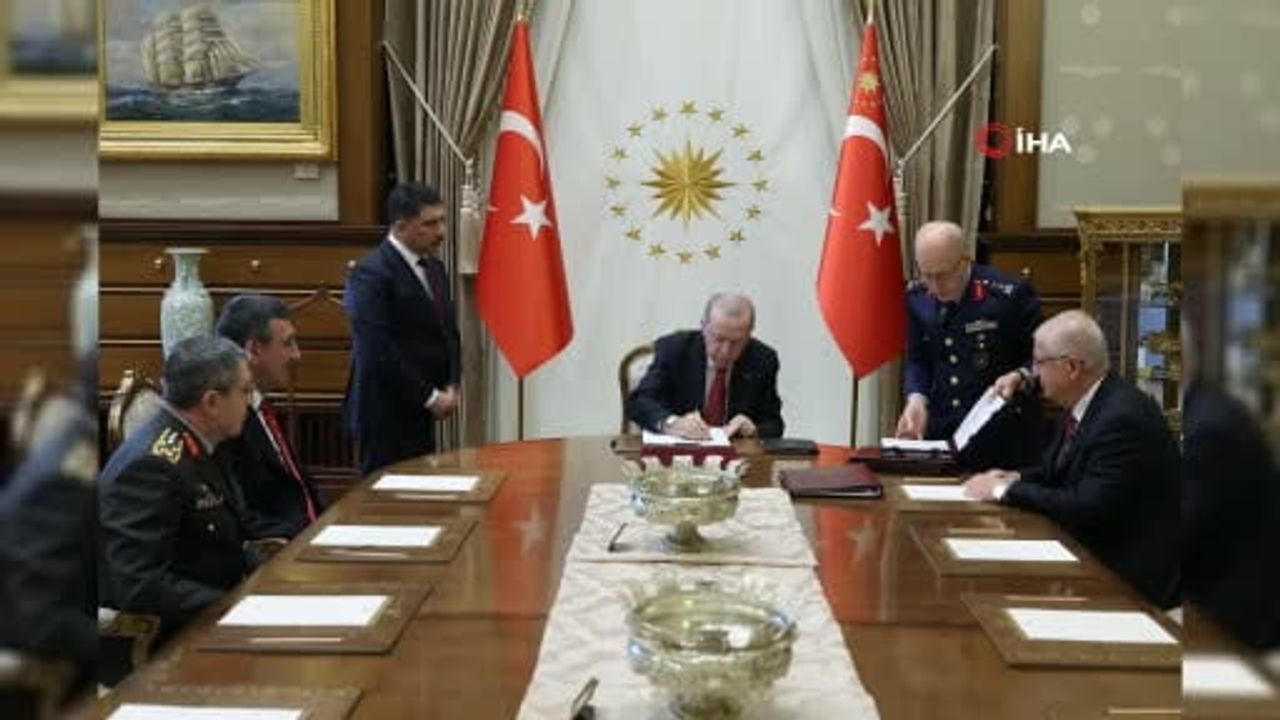 Cumhurbaşkanı Erdoğan başkanlığında Yüksek Askeri Şura kararlarını imzaladı