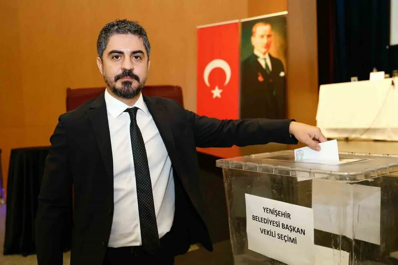 CHP'Lİ MECLİS ÜYESİ ÇAĞDAŞ DUTLU, 19 OY ALARAK YENİŞEHİR BELEDİYE BAŞKANVEKİLİ...