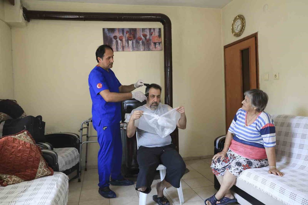 MERSİN’DE SAĞLIK KURULUŞLARINA ULAŞMAKTA GÜÇLÜK ÇEKEN İHTİYAÇ SAHİBİ VATANDAŞLARA EVDE SAĞLIK...