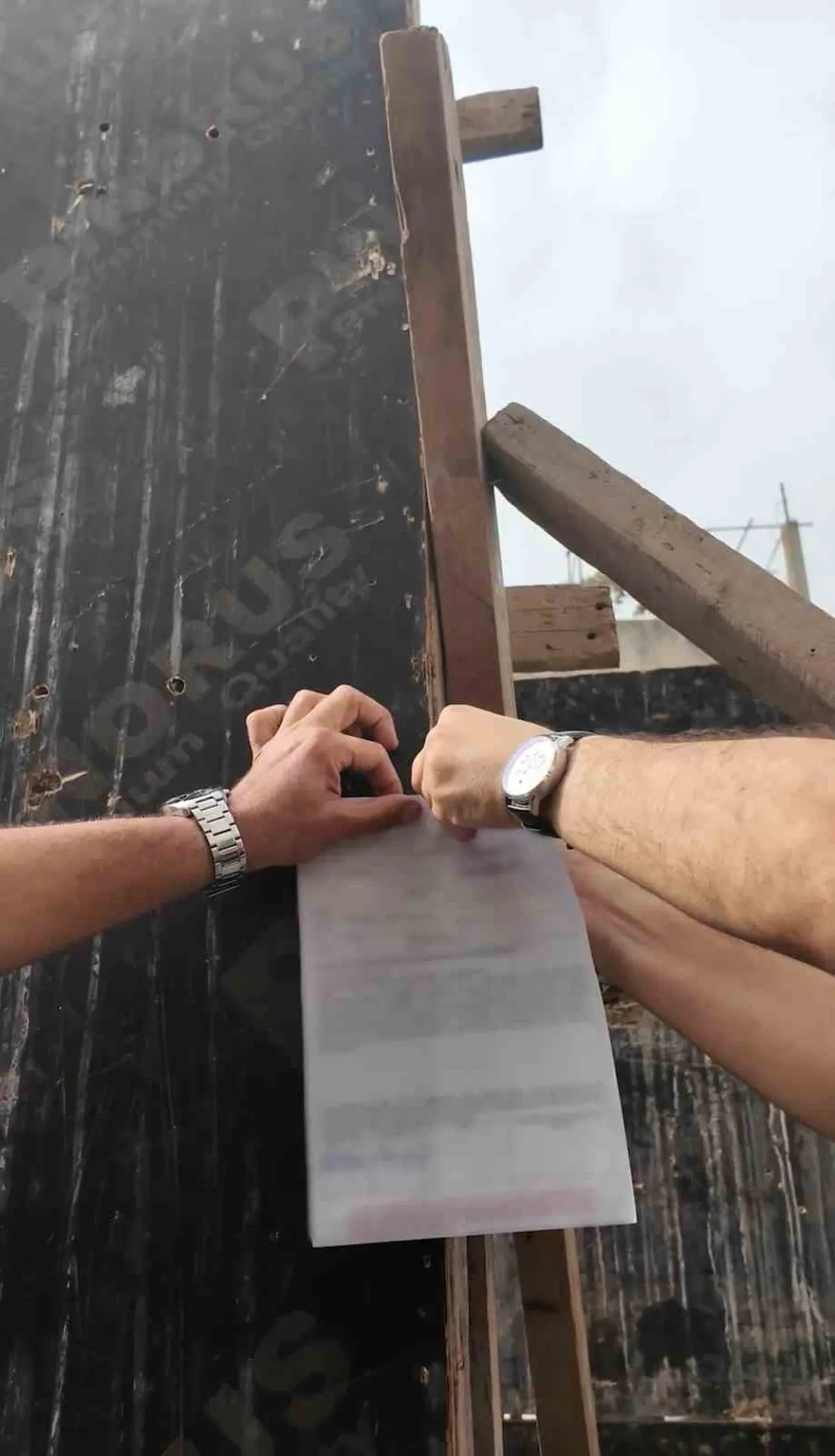 İSKENDERUN’DA GEREKLİ GÜVENLİK ÖNLEMLERİNİ ALMADIĞI BELİRLENEN İNŞAATLARDA BELEDİYE EKİPLERİNCE...