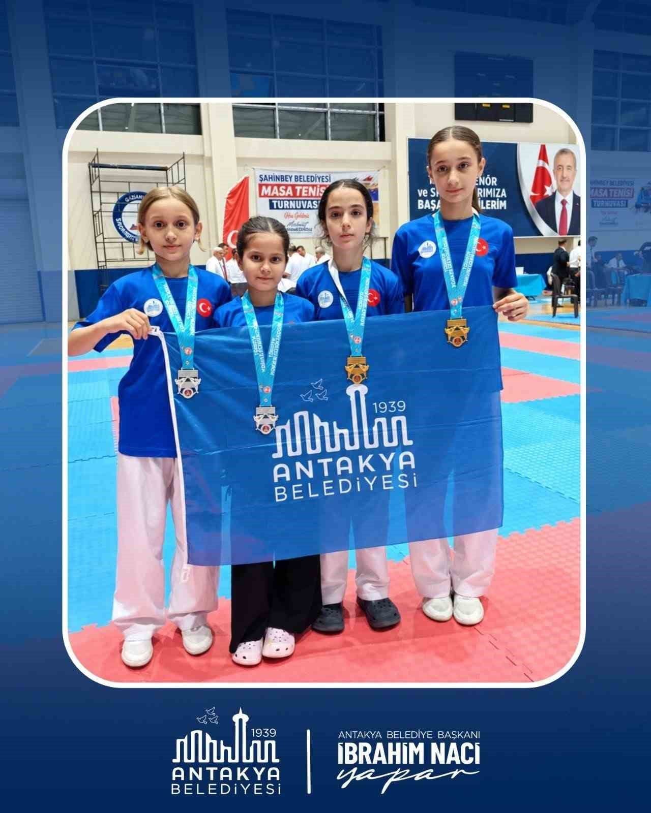 ANTAKYA BELEDİYESİ KARATE TAKIMI SPORCULARI, GAZİANTEP’TE DÜZENLENEN TÜRKİYE SEÇMELERİNDE...