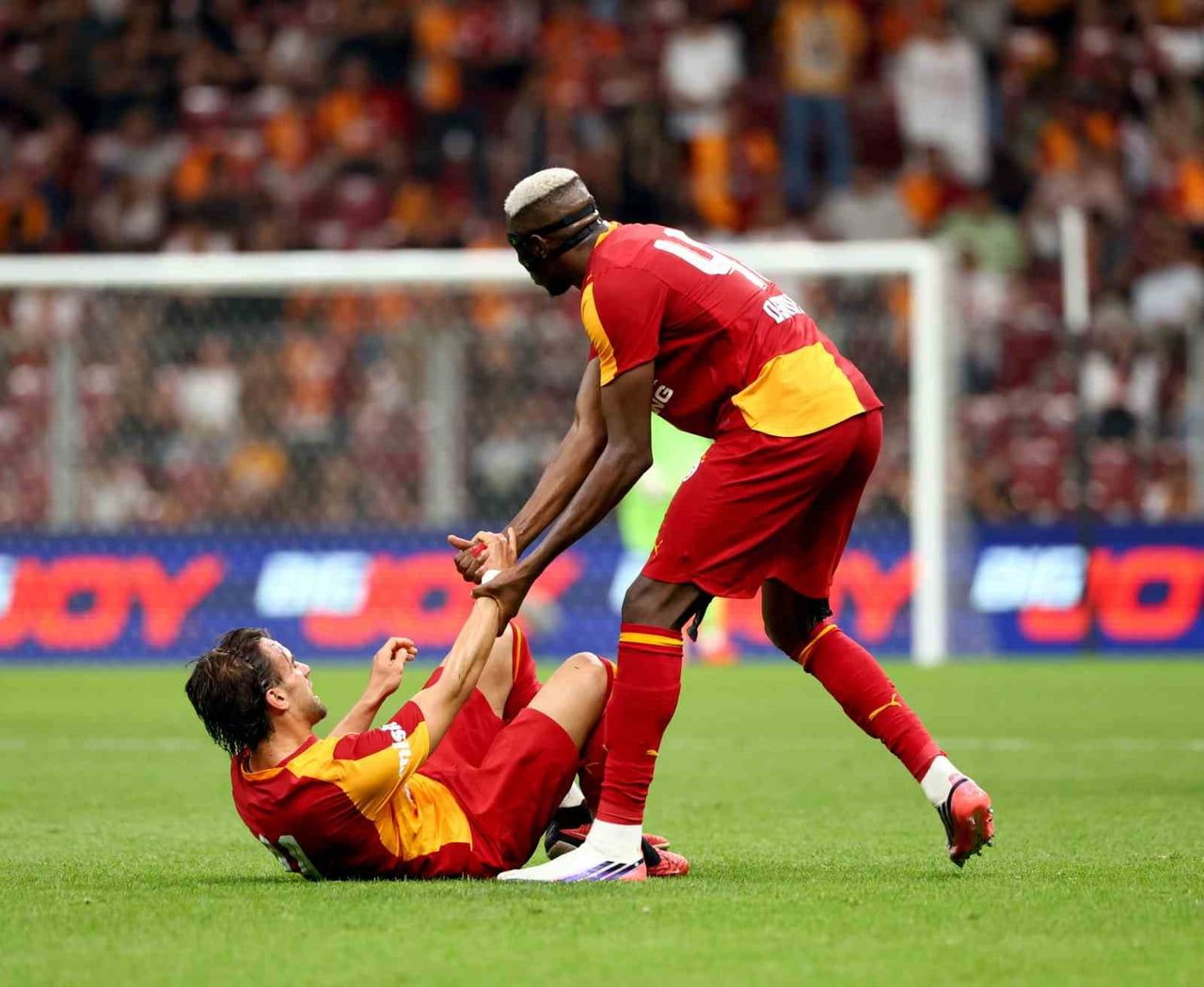 GALATASARAY EVİNDE OYNADIĞI HAZIRLIK MAÇINDA FRANSIZ TEMSİLCİSİ RENNES İLE 3-2 BERABERE...