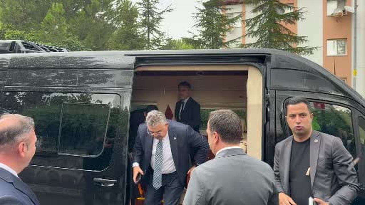 Bakan Çiftçi Kocaeli'de cuma namazı kıldı, vatandaşlarla bir araya geldi