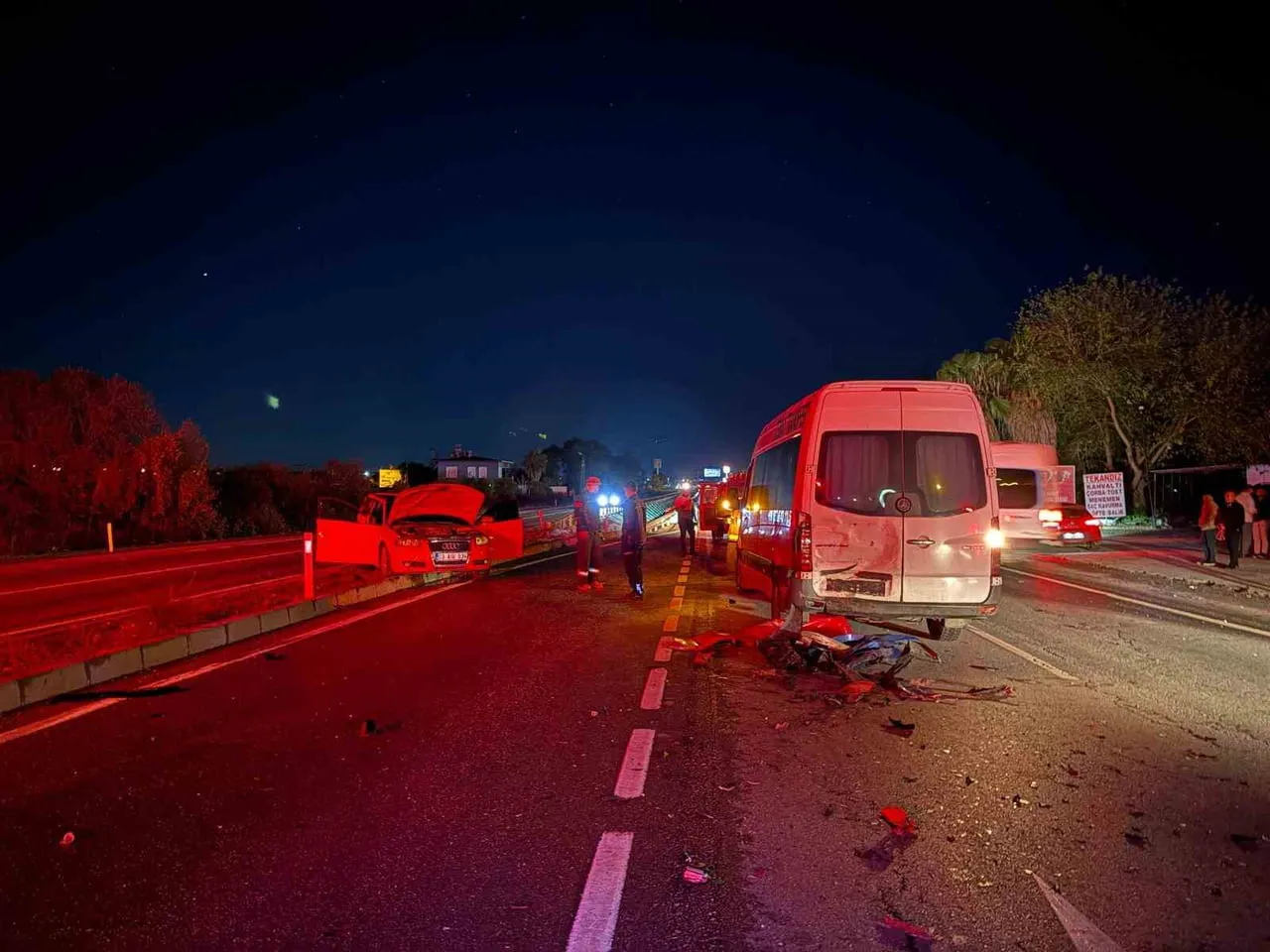 ANTALYA’NIN MANAVGAT İLÇESİNDE ALKOLLÜ SÜRÜCÜNÜN KULLANDIĞI OTOMOBİLİN AYNI İSTİKAMETTEKİ ARACA...