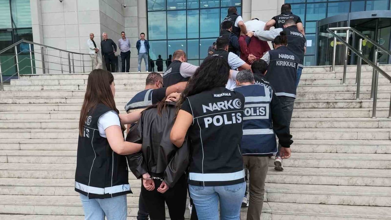 KIRIKKALE'DE POLİS EKİPLERİNCE DÜZENLENEN OPERASYONDA PİYASA DEĞERİ YAKLAŞIK 12 MİLYON LİRA OLAN...