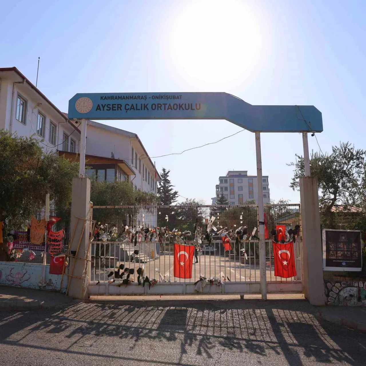 KAHRAMANMARAŞ’TA OKUL SALDIRISINDA HAYATINI KAYBEDEN ÖĞRENCİLERİN İSİMLERİ, KENTTEKİ BAZI OKULLARA...