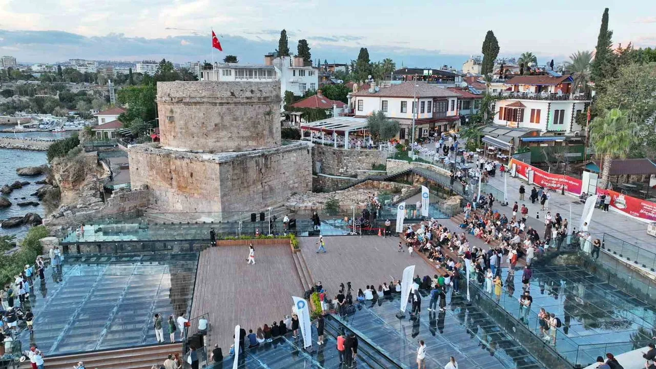 ANTALYA BÜYÜKŞEHİR BELEDİYESİ İSMAİL BAHA SÜRELSAN KONSERVATUVARI TARAFINDAN DÜZENLENEN GÜN BATIMI...