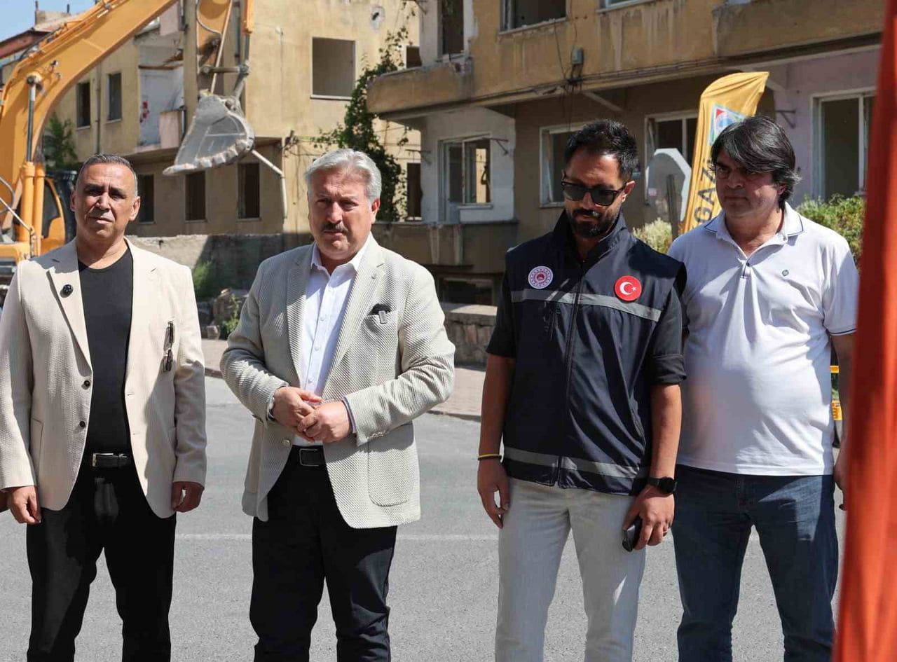 MELİKGAZİ BELEDİYESİ; AYDINLIKEVLER MAHALLESİ’NDE TOPLAM 3 BÖLGEDE GERÇEKLEŞTİRDİĞİ KENTSEL...