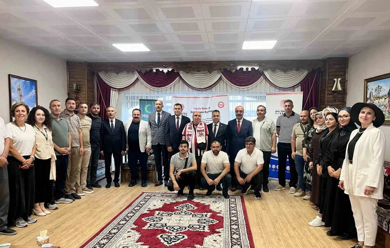 SİVAS’TA ÇOCUKLARI GELENEKSEL MASALLAR, KİTAPLAR VE UNUTULMAYA YÜZ TUTMUŞ ÇOCUK OYUNLARIYLA...