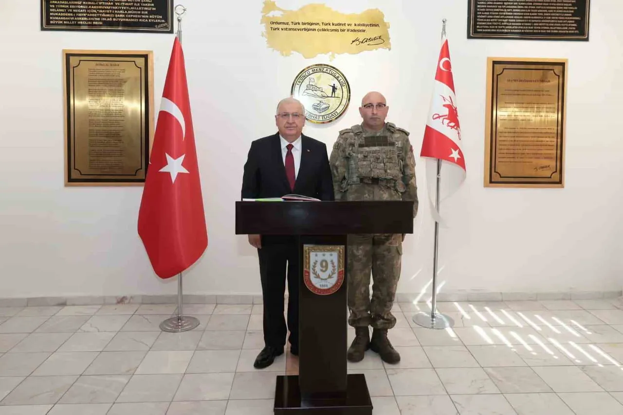 MİLLİ SAVUNMA BAKANI YAŞAR GÜLER, KARS’TA 14’ÜNCÜ MEKANİZE PİYADE TUGAY KOMUTANLIĞINI ZİYARET...