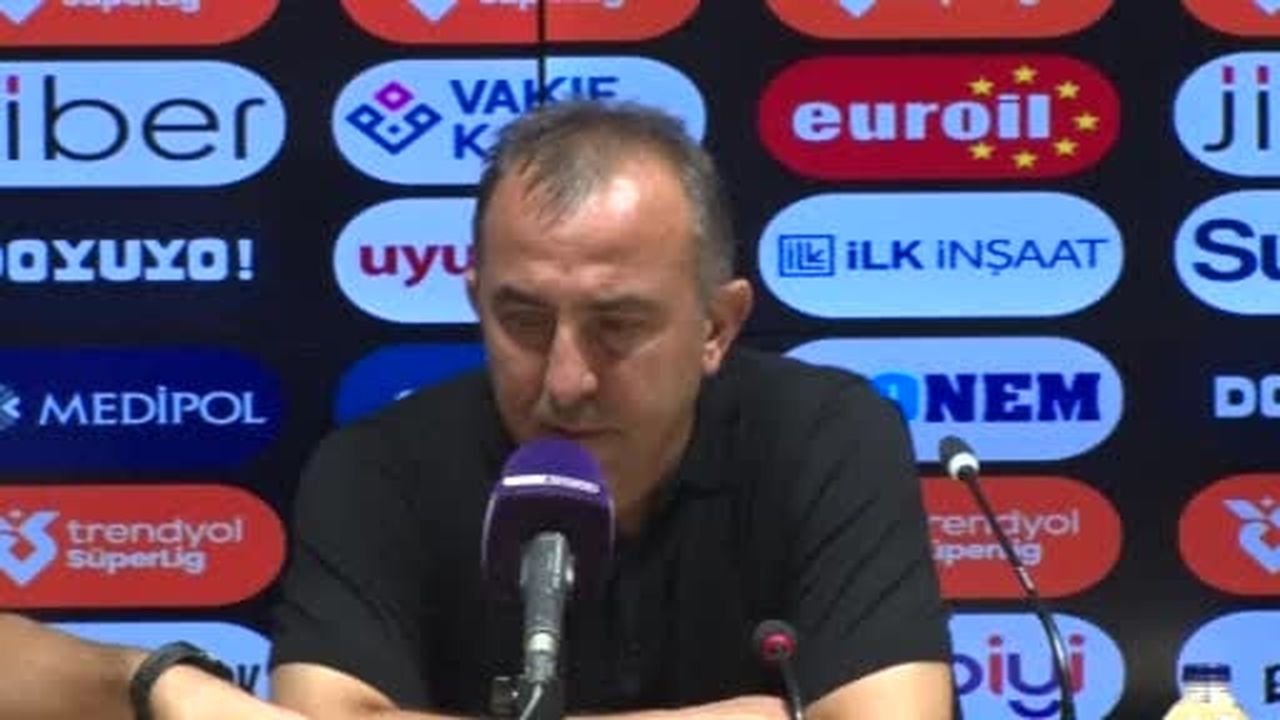 Çaykur Rizespor Teknik Direktörü Recep Uçar, Göztepe maçının son anlarında galibiyeti...