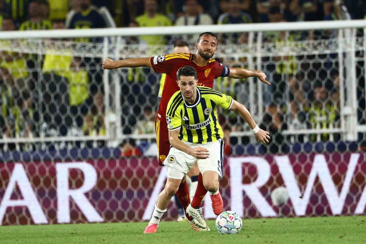 FENERBAHÇE’NİN BAŞARILI ORTA SAHA OYUNCUSU İSMAİL YÜKSEK, ROMA MAÇINDA GÖSTERDİĞİ PERFORMANSLA...