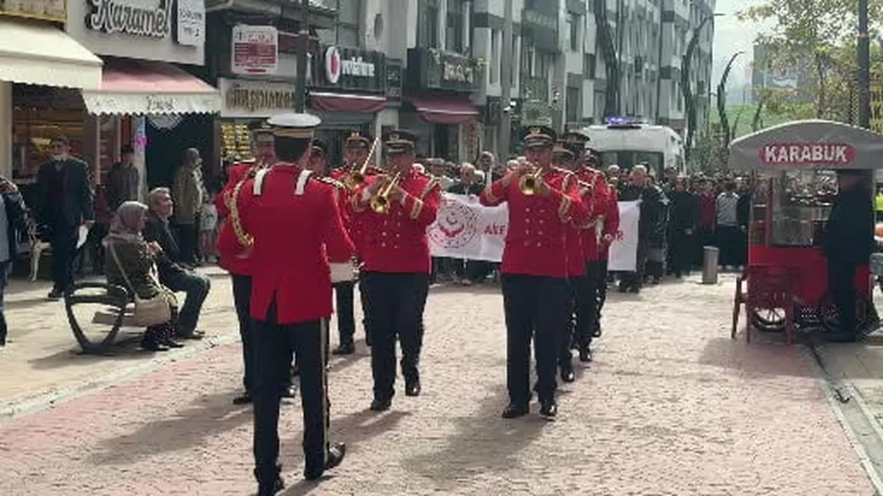 Dünya yaşlılar gününde büyüklerine saygılarını böyle gösterdiler