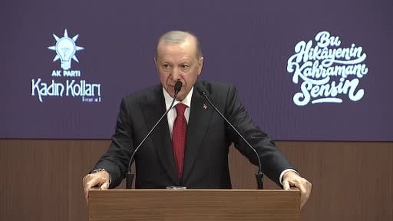 Cumhurbaşkanı Erdoğan: "Vesayetçilerin ördüğü tek tipçi duvarlar, AK Parti'yi ihya eden kadınların...