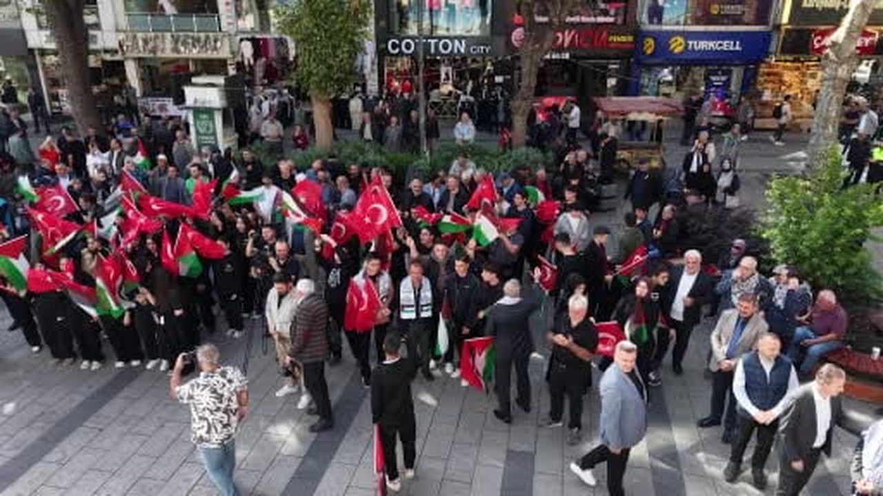 7 Ekim’de başlayan Gazze soykırımının 3'üncü yıl dönümü Pendik’te anıldı