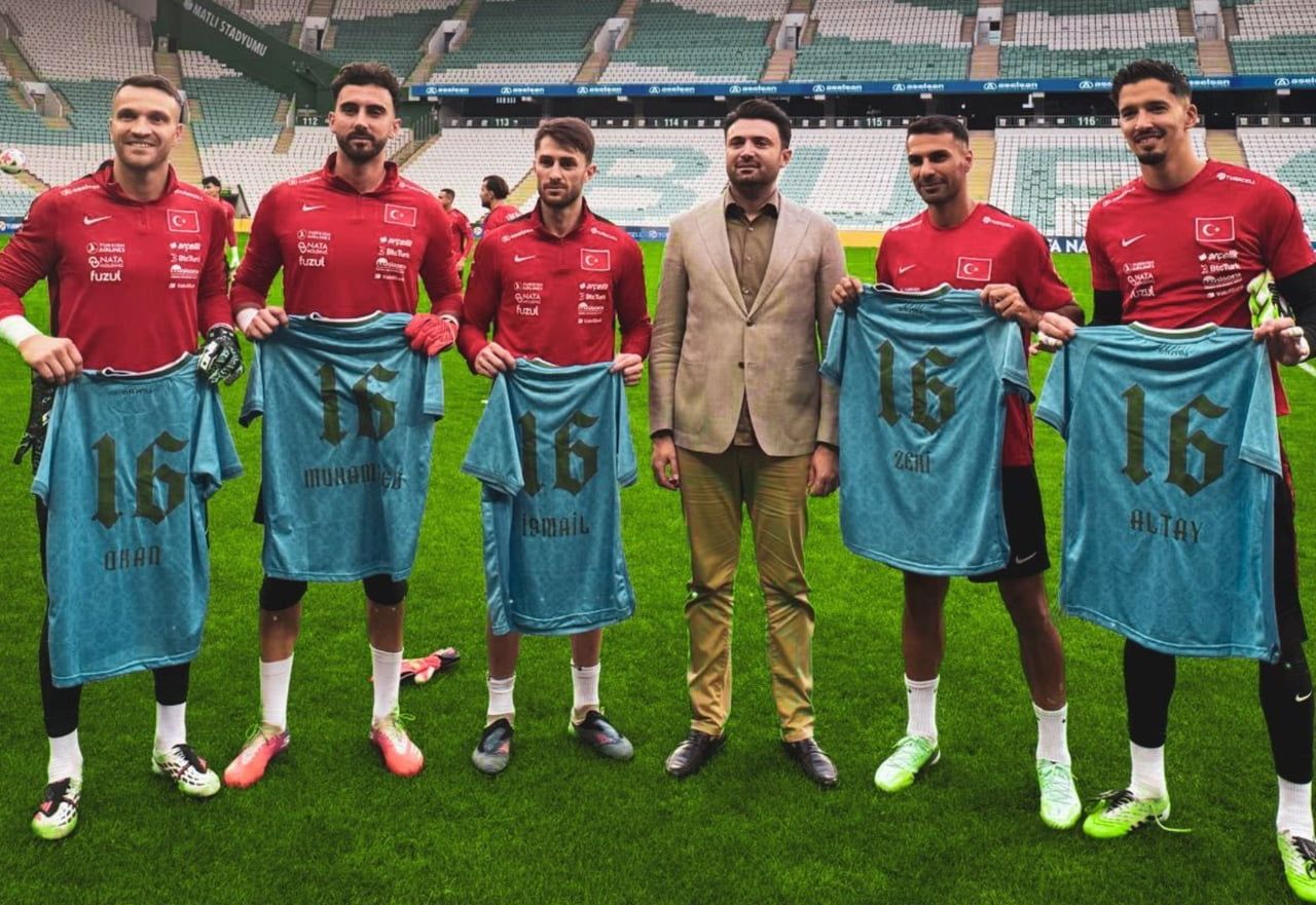 BURSASPOR BAŞKANI ENES ÇELİK, İTALYA MAÇI ÖNCESİ A MİLLİ TAKIM’IN ANTRENMANINI ZİYARET EDEREK...
