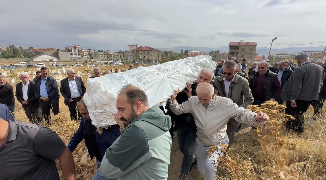 İSTANBUL HAVALİMANI'NDA KALP KRİZİ GEÇİREREK HAYATINI KAYBEDEN 80 YAŞINDAKİ AKİF KESİCİ...