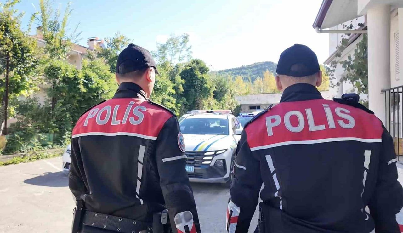 KASTAMONU'DA POLİS EKİPLERİ TARAFINDAN GERÇEKLEŞTİRİLEN DENETİMDE, 690 ŞAHSIN KİMLİK SORGULAMASI...