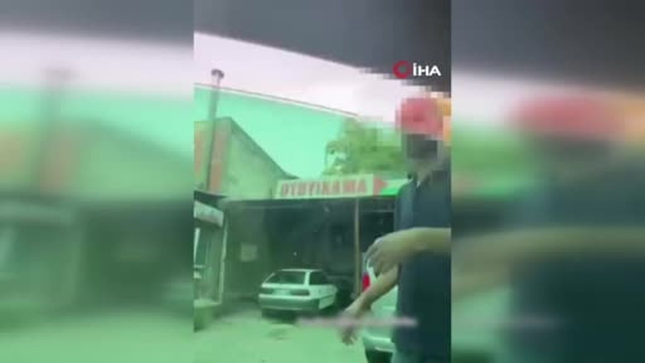 Ankara’da park yeri tartışması sonucu bir aracın lastikleri patlatıldı... O anlar kamerada