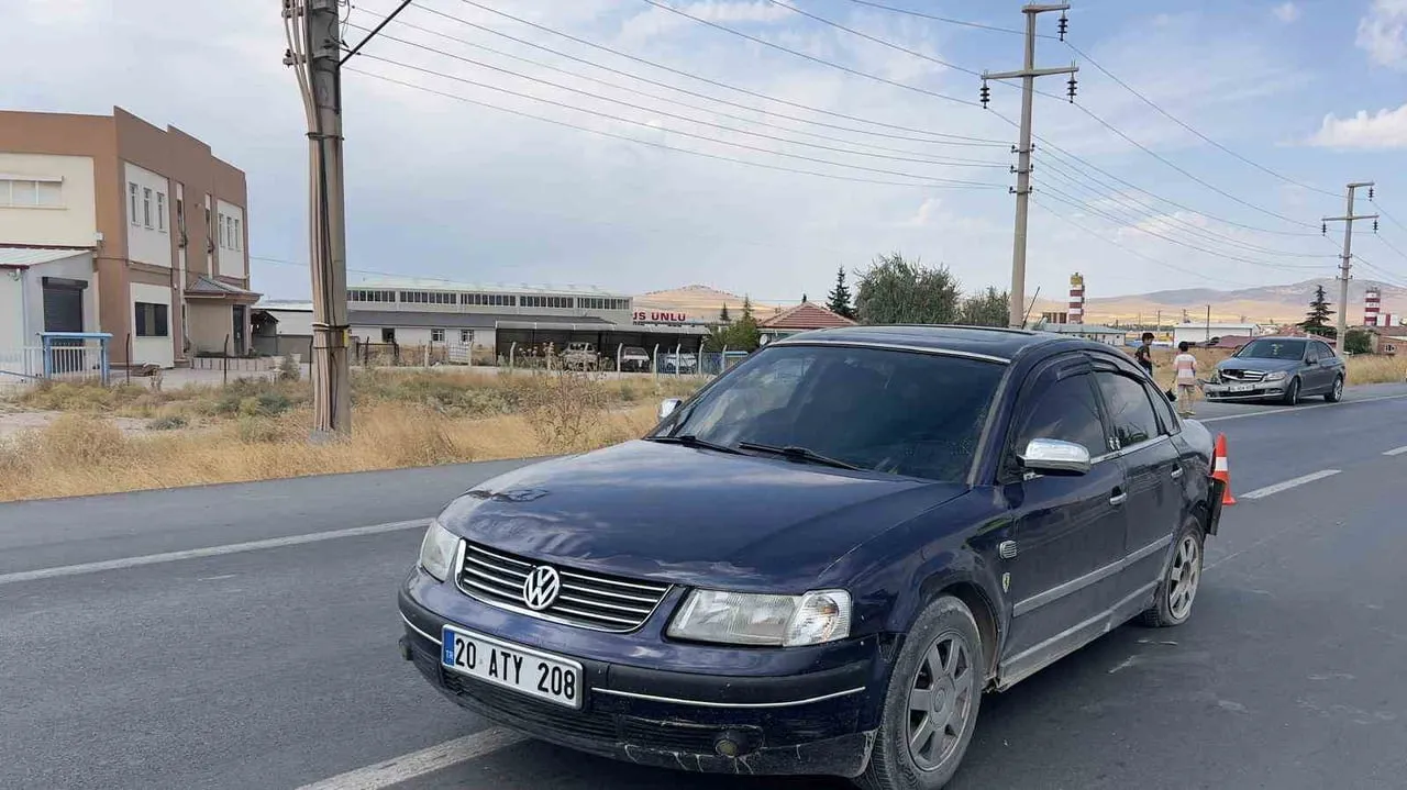 AFYONKARAHİSAR’IN BOLVADİN İLÇESİNDE İKİ OTOMOBİLİN ÇARPIŞMASI SONUCU MEYDANA GELEN TRAFİK...