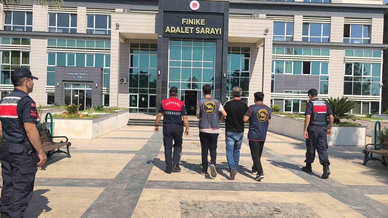 ANTALYA'NIN FİNİKE İLÇESİNDE, "BİNA İÇERİSİNDEKİ MUHAFAZA ALTINA ALINMIŞ EŞYA HAKKINDA HIRSIZLIK"...