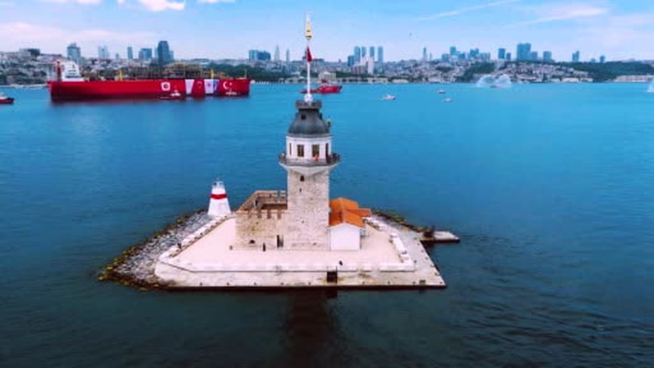 Türkiye’nin ilk yüzer üretim platformu Osman Gazi görev yerine uğurlanıyor