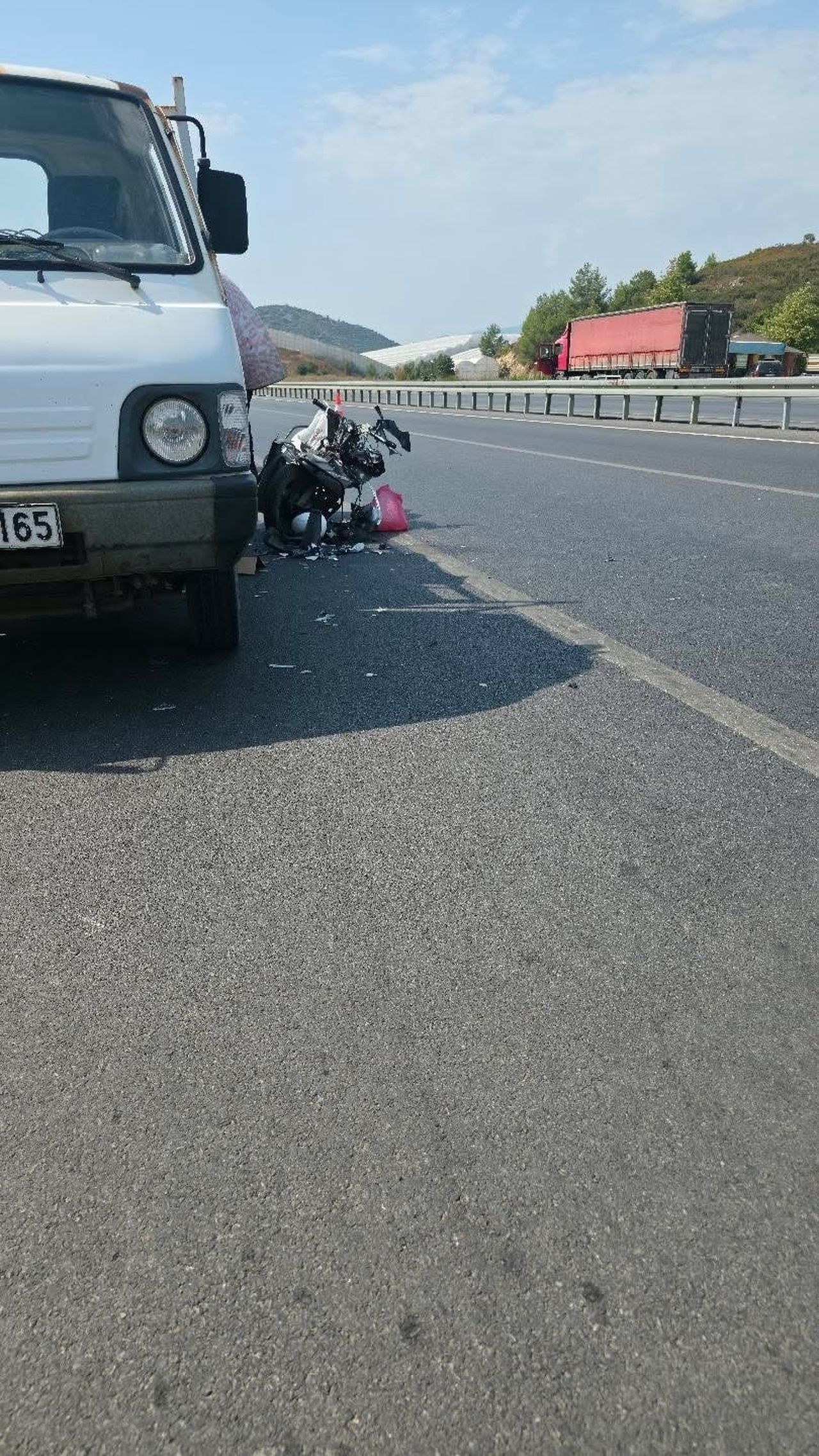 ANTALYA’NIN ALANYA İLÇESİNDE MOTOSİKLETİN PARK HALİNDEKİ OTOMOBİLE ÇARPMASI SONUCU MEYDANA GELEN...