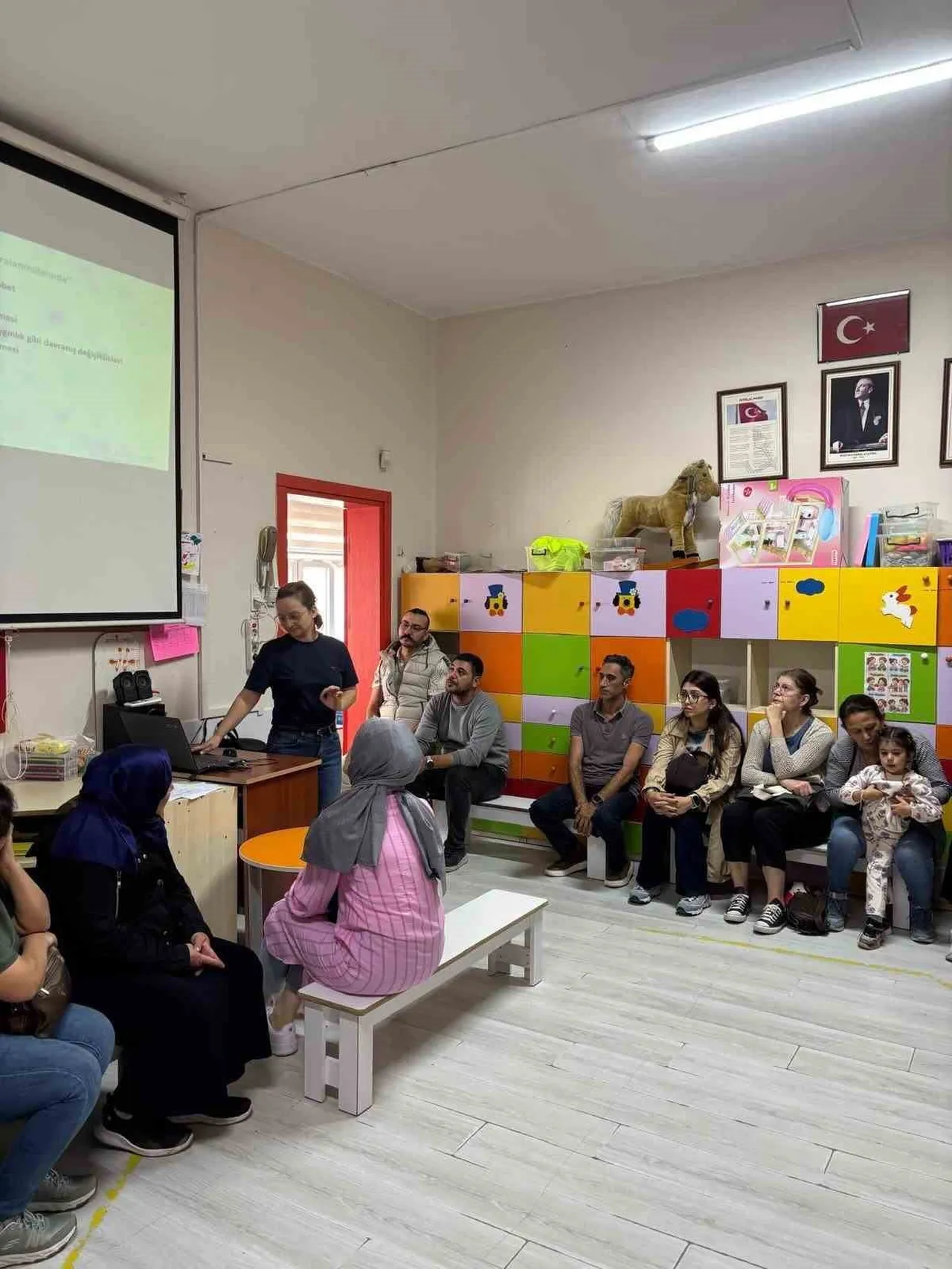 AYDIN'IN SÖKE İLÇESİNDE, ANAOKULUNDA DÜZENLENEN ÇOCUK AKADEMİSİ EĞİTİMİNDE ÇOCUKLARIN GELİŞİM...