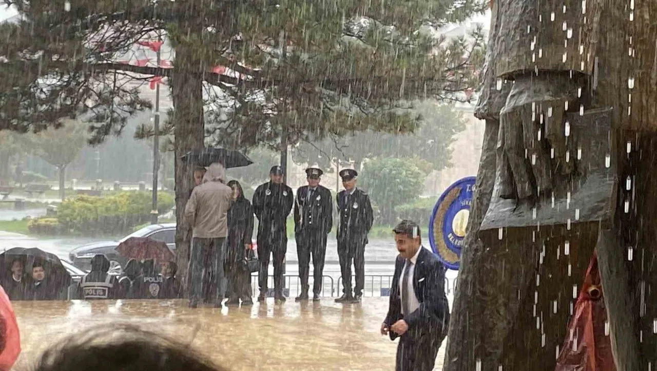 SİVAS’TA CUMHURİYET BAYRAMININ 103. YIL DÖNÜMÜ ETKİNLİKLERİ KAPSAMINDA ATATÜRK ANITINA ÇELENK...