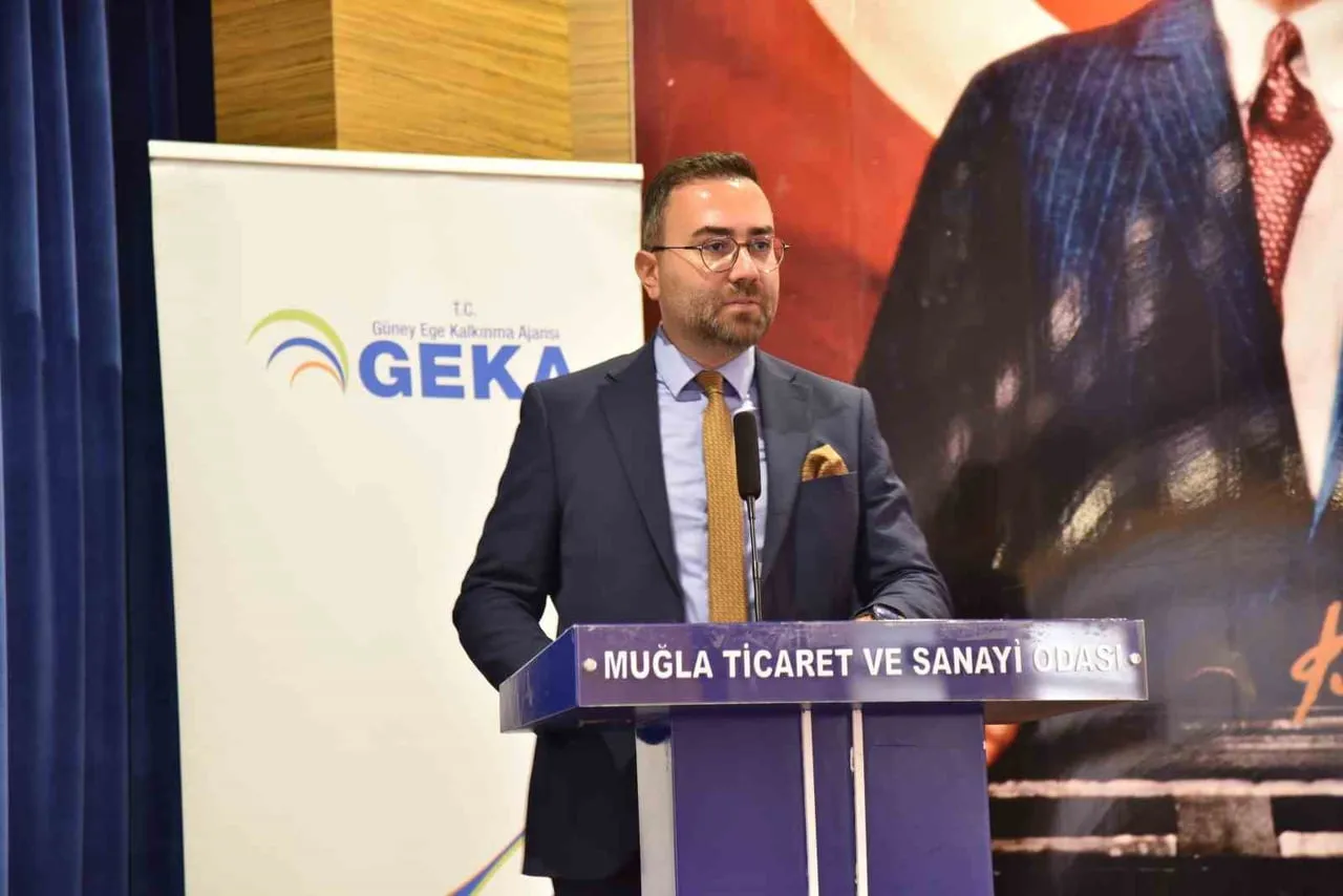 GEKA GENEL SEKRETERİ ÜMİT GÜLYAĞI’NIN DA KONUŞMA YAPTIĞI ÇALIŞTAYDA ÇAM BALINA DAİR SORUNLAR VE...