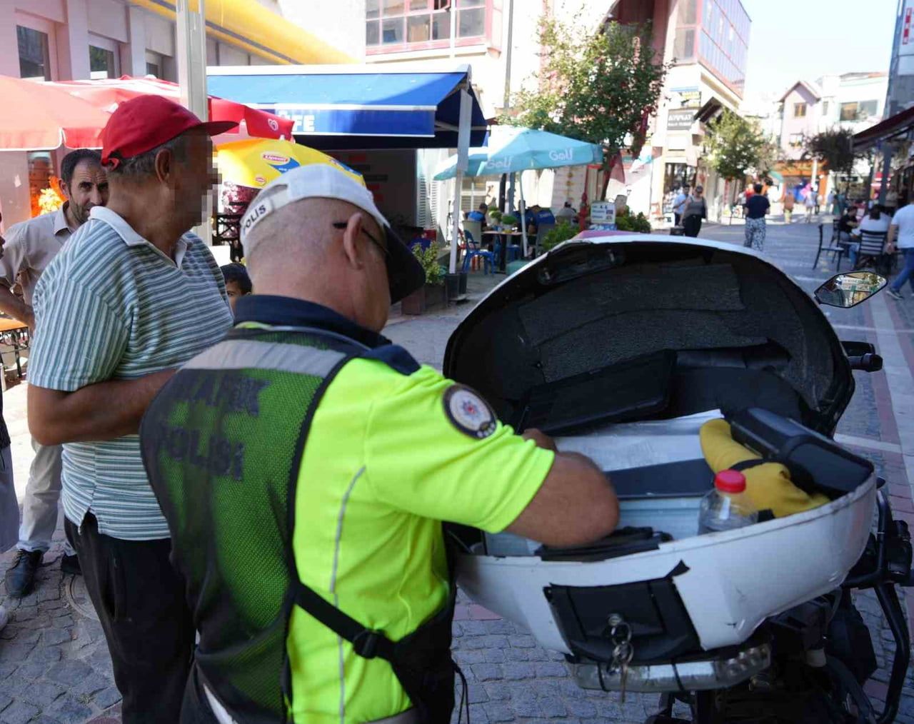 EDİRNE’DE MOTOSİKLET DENETİMİ: YAYA ALANINA GİREN SÜRÜCÜLERE CEZA