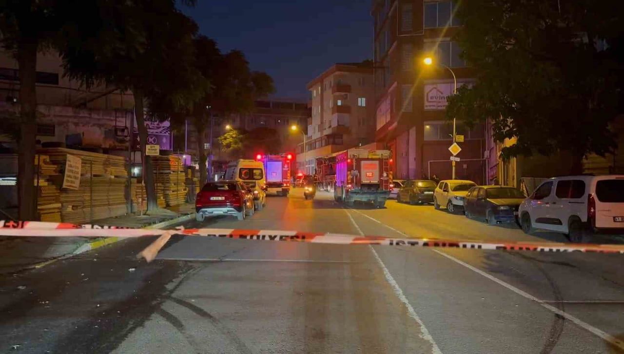 PENDİK’TE DETERJAN ÜRETİM YAPAN FABRİKADA ÇIKAN YANGIN SÖNDÜRÜLDÜ