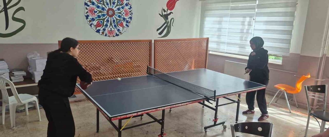DENİZLİ’DE SERVERGAZİ ANADOLU İMAM HATİP LİSESİ, 29 EKİM CUMHURİYET BAYRAMINI SPORUN HEYECANIYLA...