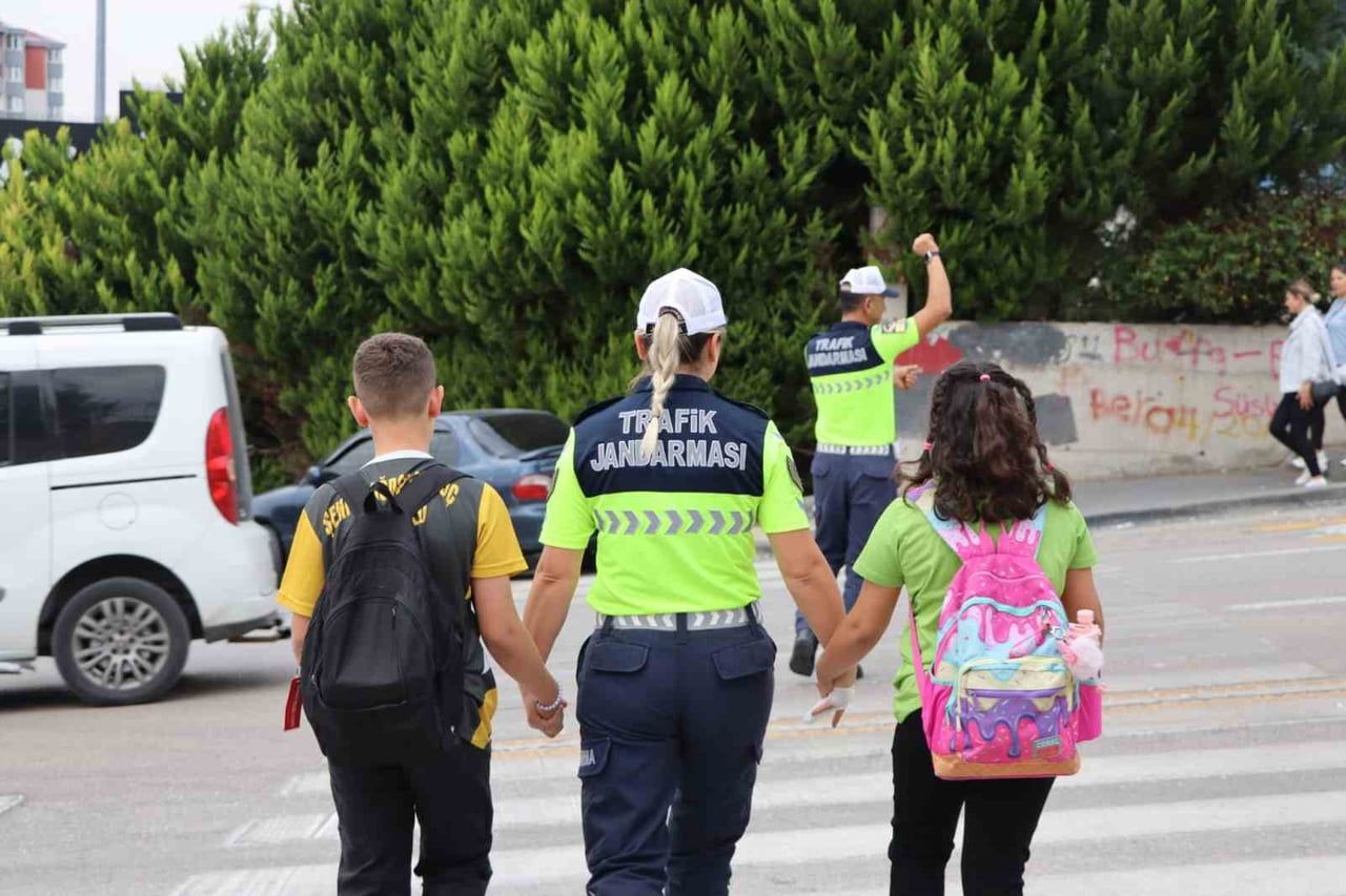 OKUL VE ÇEVRELERİNE YÖNELİK DENETİM VE UYGULAMALAR YAPILDI