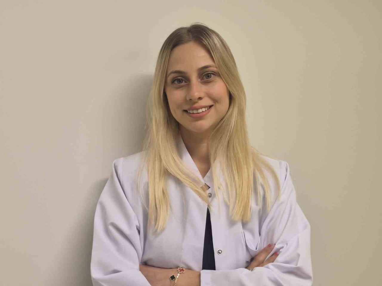 ESKİŞEHİR ACIBADEM HASTANESİ'NDE GÖREV YAPAN UZMAN KLİNİK PSİKOLOG BESTE ÇOKAYGİL.