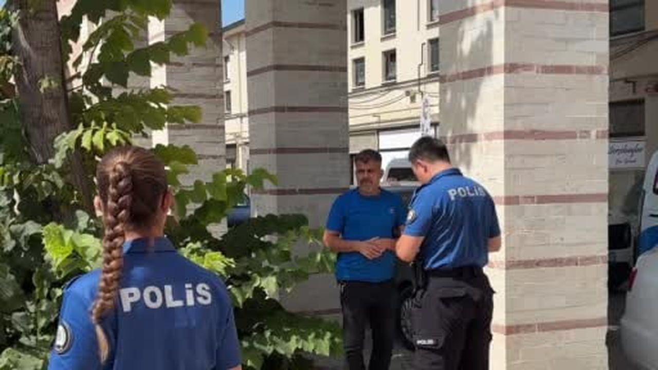 Esnafın beslediği kedi bacakları kesilmiş halde bulundu