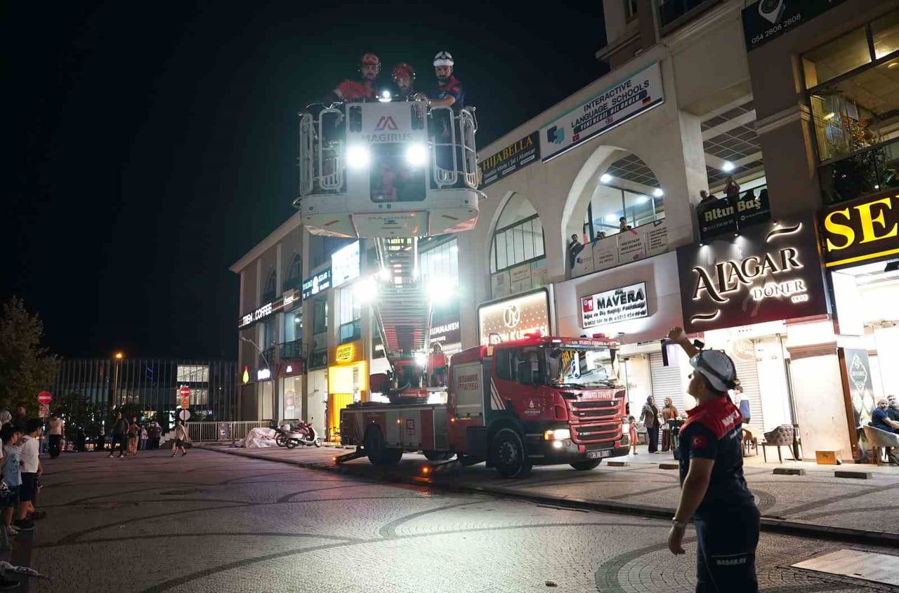 BAŞAKŞEHİR BELEDİYESİ, 17 AĞUSTOS MARMARA DEPREMİ’NİN 27. YIL DÖNÜMÜNDE TAHLİYE, TRANSFER VE...