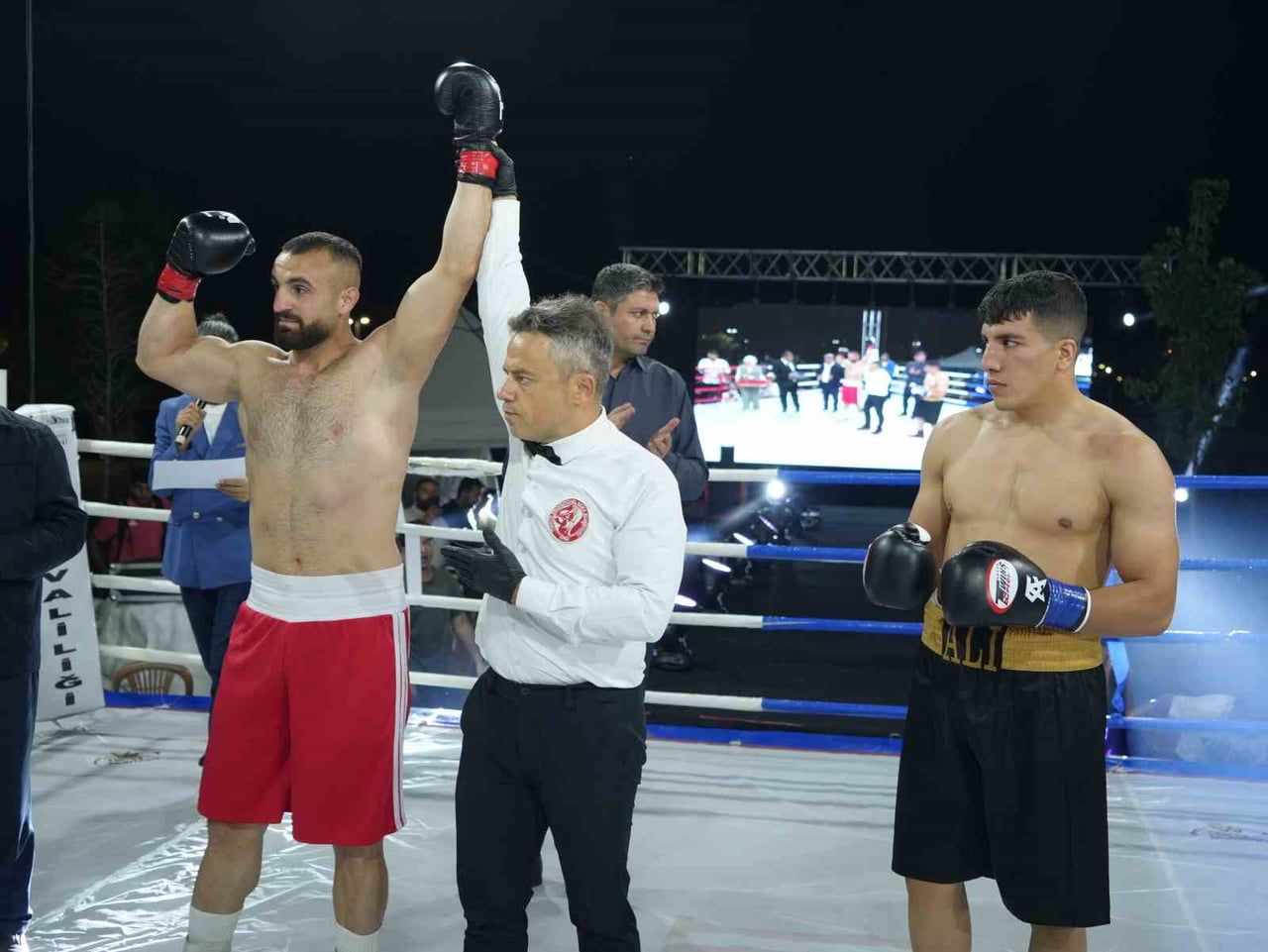 IĞDIR'DA TÜRKİYE, AZERBAYCAN, İRAN VE GÜRCİSTAN'DAN SPORCULARIN KATILIMIYLA BOKS GECESİ...