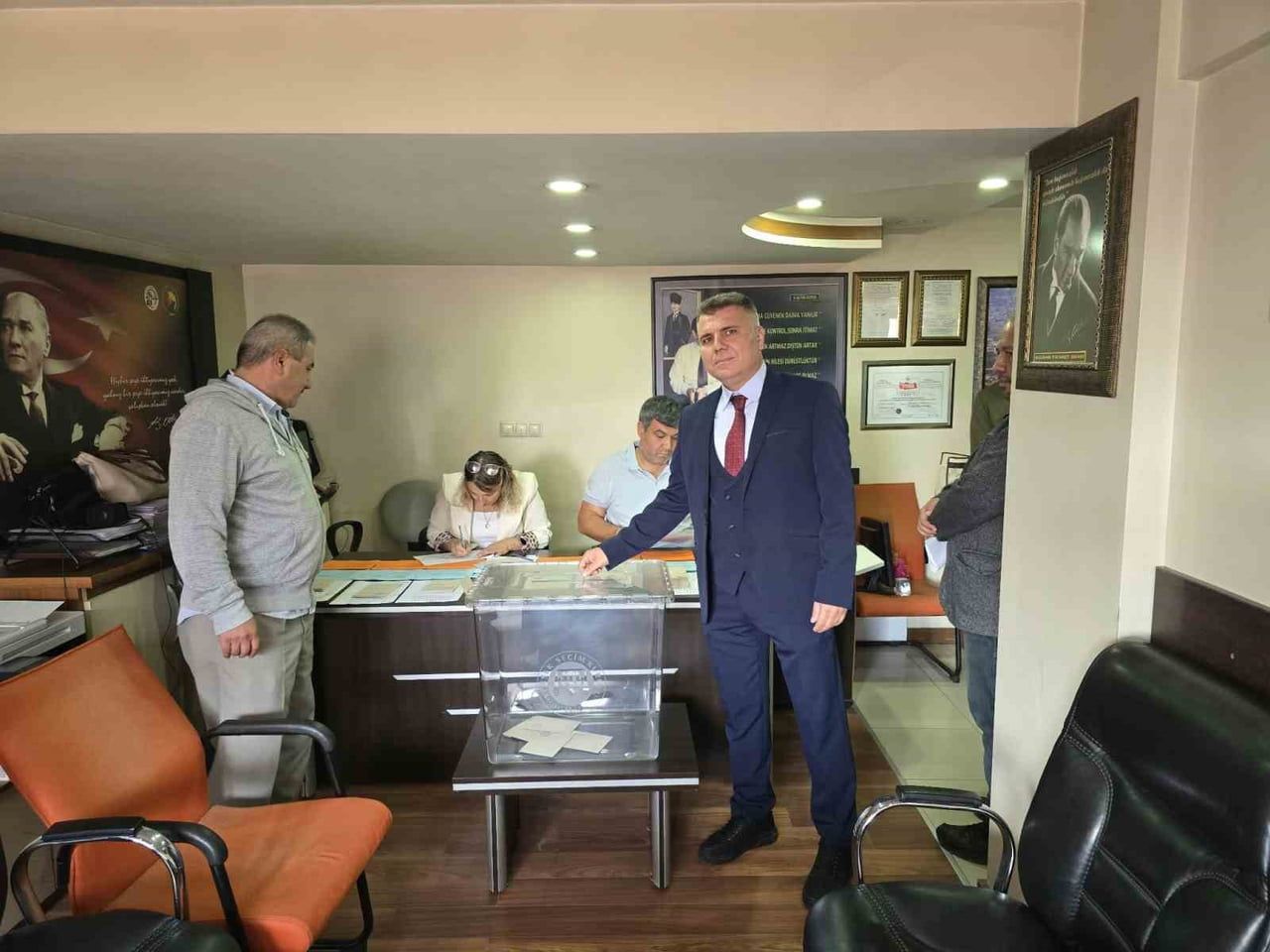 BULDAN TİCARET ODASI’NDA (BTO) GERÇEKLEŞTİRİLEN SEÇİMLERİN ARDINDAN ÖZGÜR ÖNDER YÖNETİM KURULU...