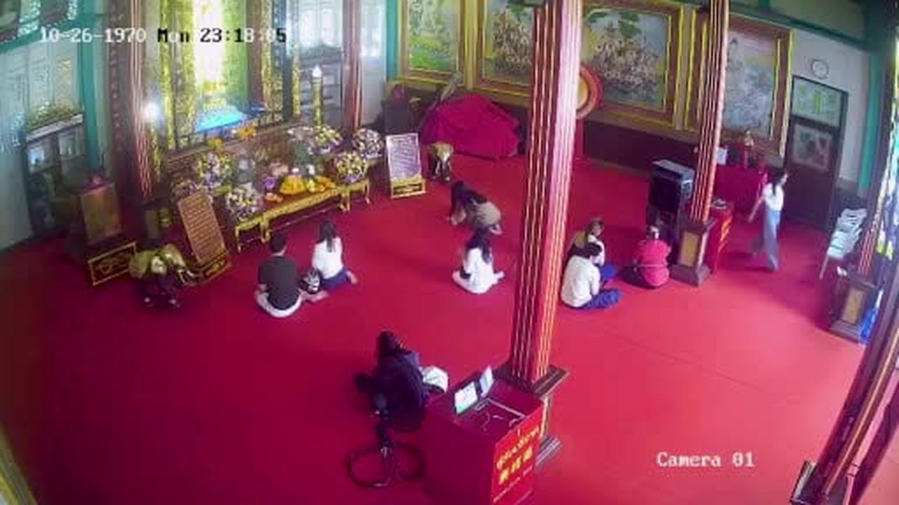 Tayland’ın başkenti Bangkok’un Çin Mahallesi’nde, sürücüsünün direksiyon başında bilincini...