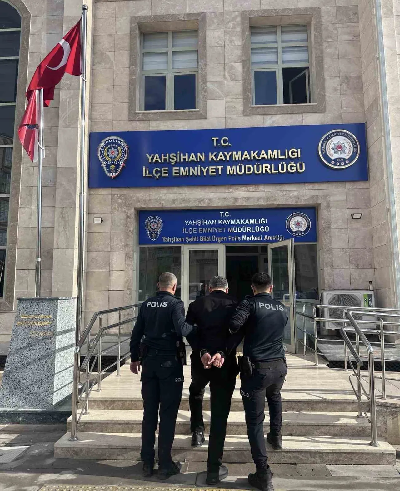 KIRIKKALE'DE POLİS EKİPLERİNCE DÜZENLENEN OPERASYONLARDA, HAKLARINDA 1 YIL 8 AY İLE 21 YIL...