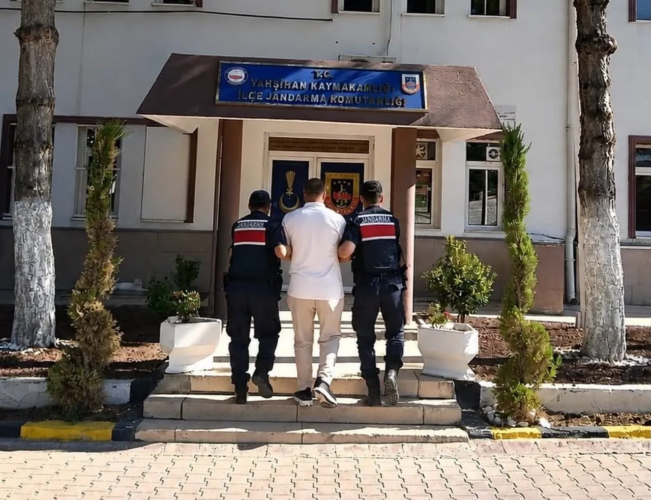 KIRIKKALE'DE HAKKINDA KESİNLEŞMİŞ HAPİS CEZASI BULUNAN FİRARİ HÜKÜMLÜ, JANDARMA EKİPLERİNCE...