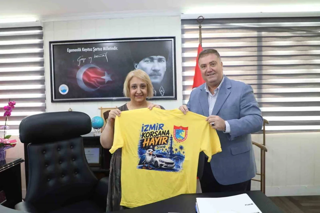 SOLDAN SAĞA: MENDERES BELEDİYE BAŞKAN VEKİLİ ASUMAN ŞEN, İZMİR ŞOFÖRLER VE OTOMOBİLCİLER ESNAF...
