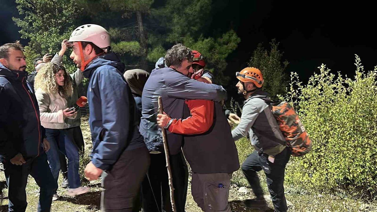 ISPARTA'NIN SÜTÇÜLER İLÇESİNDEKİ YAZILI KANYON'DA MAHSUR KALAN 10 İHH GÖNÜLLÜSÜNÜN KURTARILMASI...
