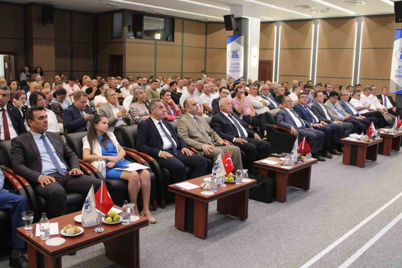 DÜNYANIN EN KALİTELİ İNCİRLERİNİN YETİŞTİĞİ AYDIN’IN EV SAHİPLİĞİNDE GERÇEKLEŞTİRİLEN TOPLANTIDA...