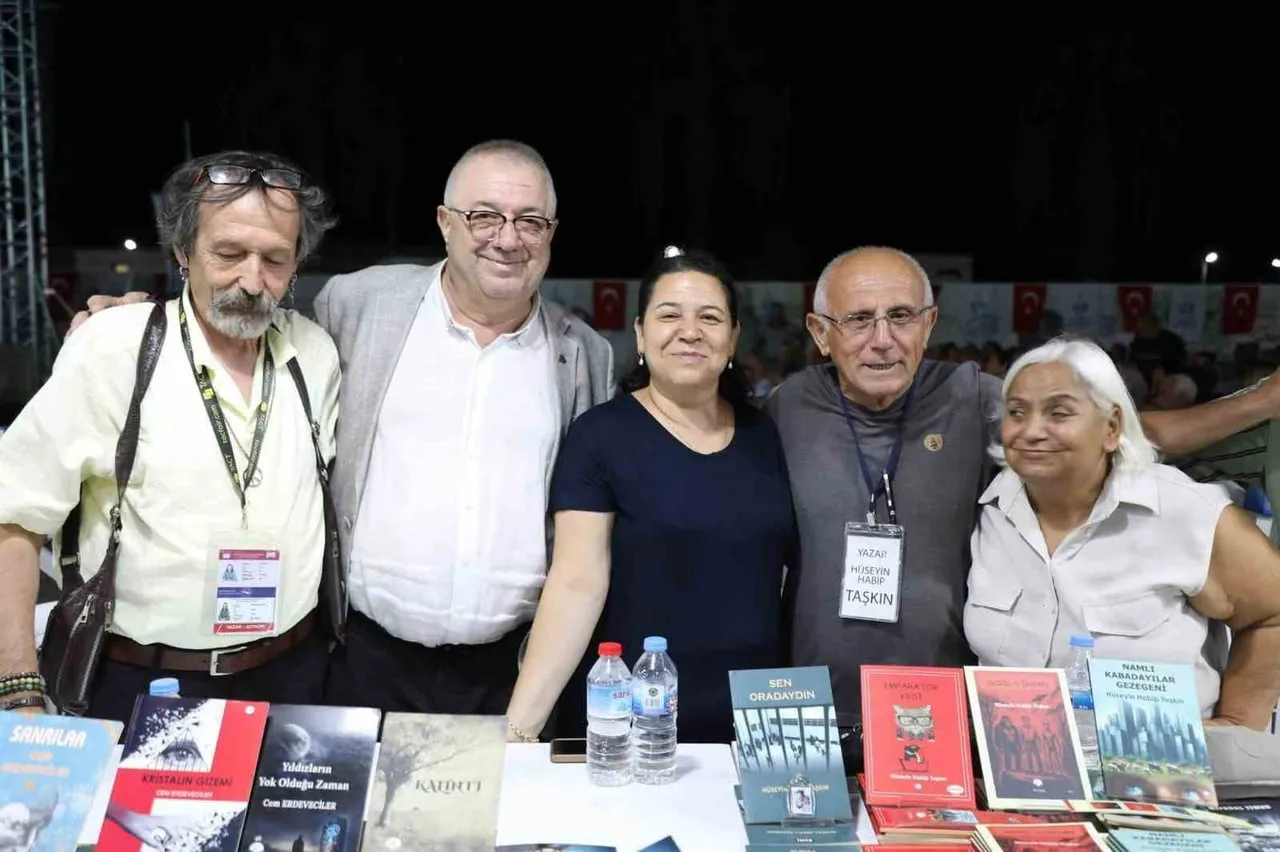 BALIKESİR’İN EDREMİT BELEDİYESİ TARAFINDAN DÜZENLENEN 8. EDREMİT KİTAP FUARI, DÖRDÜNCÜ GÜNÜNDE...