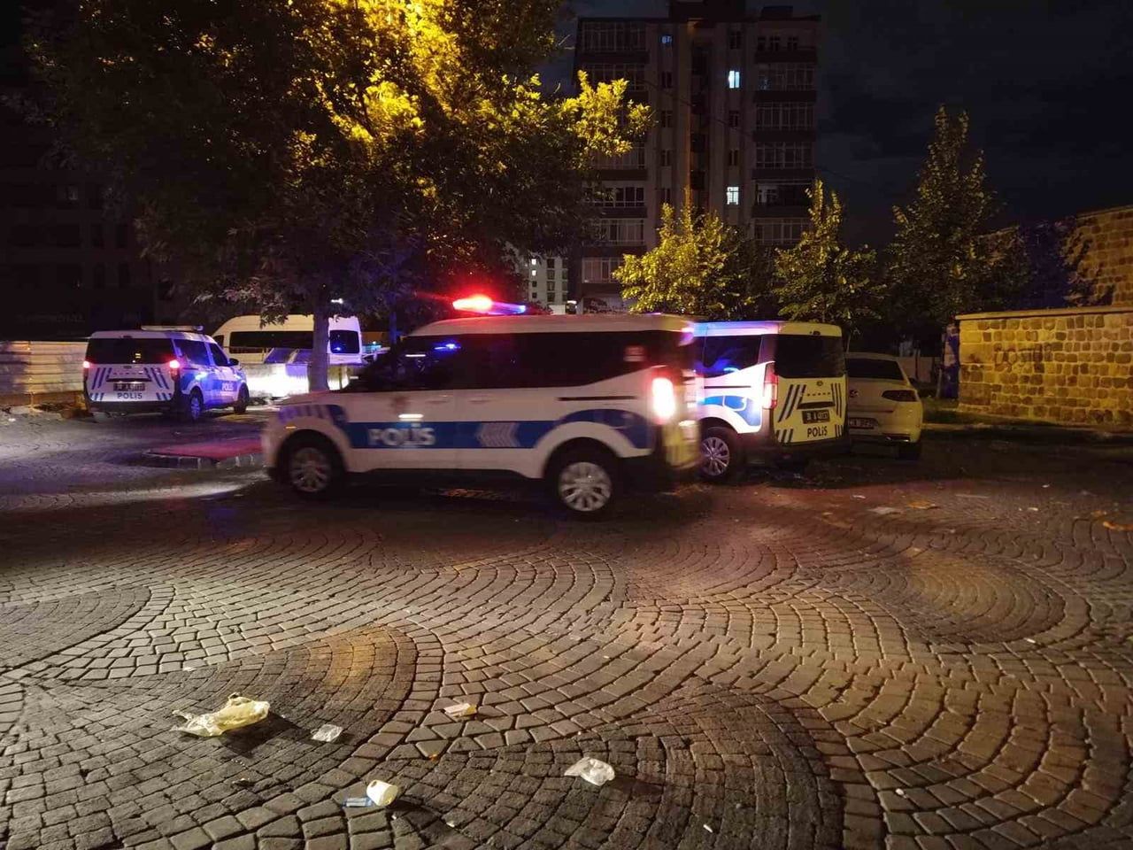 KAYSERİ’NİN MELİKGAZİ İLÇESİNDE ÇIKAN BIÇAKLI KAVGADA 1 KİŞİ BACAĞINDAN YARALANDI.