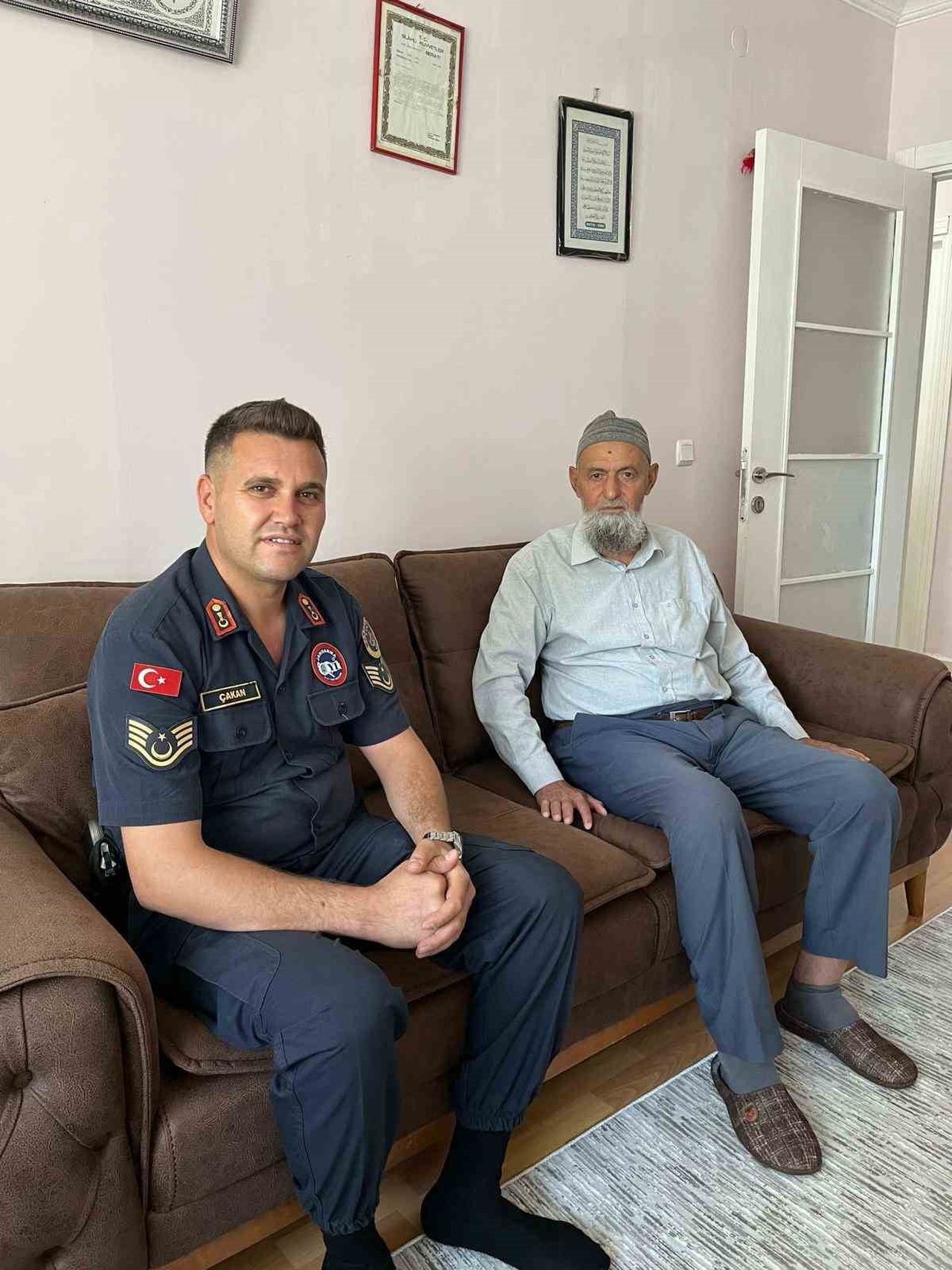 ŞEHİT BABASINA VEFA ZİYARETİ