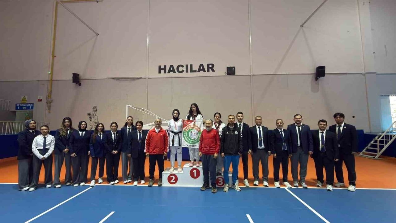 KAYSERİ'DE DÜZENLENEN 29 EKİM GENÇLER TAEKWONDO İL BİRİNCİLİĞİ'NE ONLARCA SPORCU KATILDI.