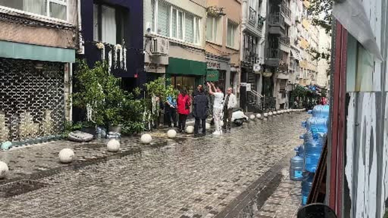 Nişantaşı’nda bir binanın duvarı çöktü: Mahalle sakinleri deprem oldu zannetti
